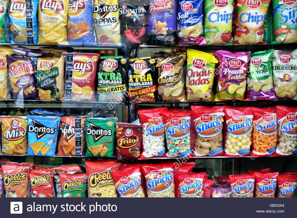 snacks-and-potato-chips-in-a-supermarket-barcelona-catalonia-spain-GBX5A4.jpg