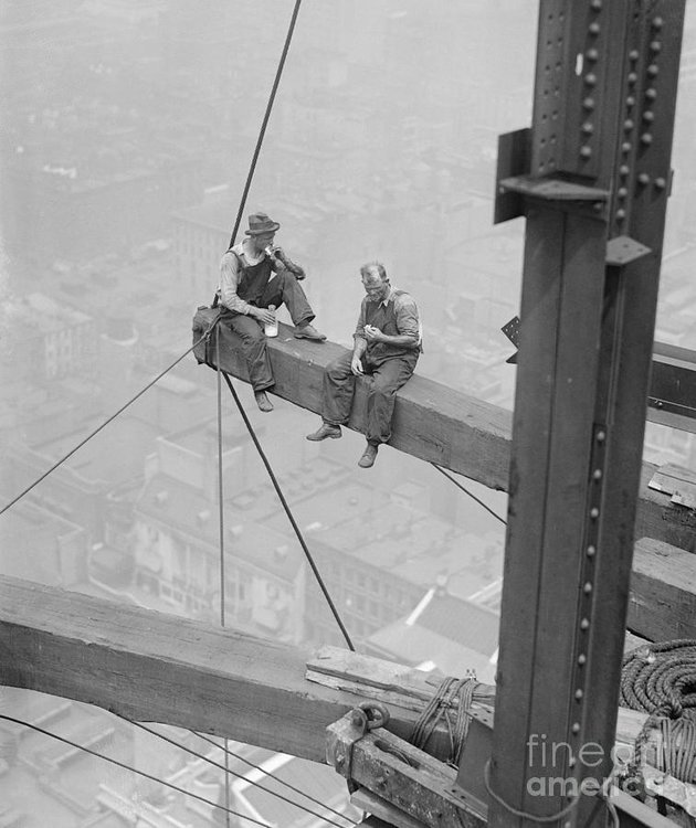 workers-sitting-on-steel-beam-bettmann.thumb.jpg.4330857553a4edfc08585cfb82fbae83.jpg